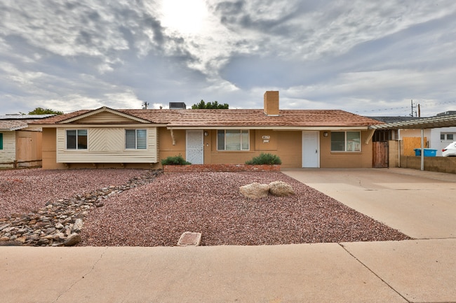 property at 2615 W Corrine Dr
