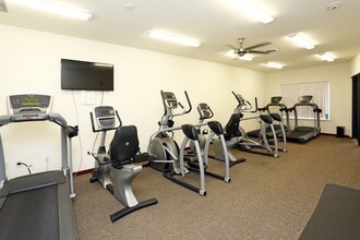 Cedar River Bluffs Apartments in Cedar Rapids, IA - Building Photo - Interior Photo
