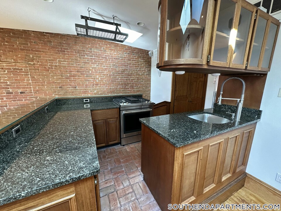 17 Holyoke St, Unit 4 in Boston, MA - Building Photo