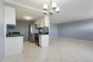 4036 Cornwall B in Boca Raton, FL - Building Photo