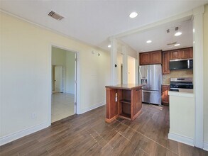 6215 Francis Marion Dr in Houston, TX - Building Photo - Building Photo