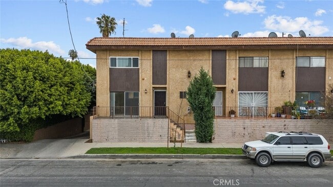 property at 13861 Vanowen St