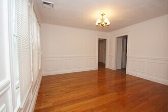 353 Lowell Ave in Newton, MA - Building Photo - Building Photo