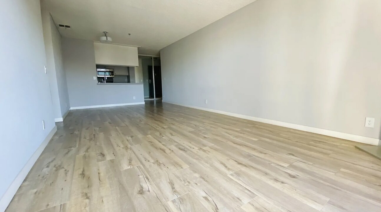 350 S Reno St-Unit -206 in Los Angeles, CA - Building Photo