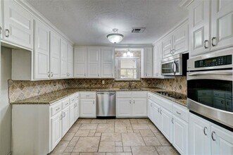 301 NW Parkwood Pl in Lawton, OK - Building Photo - Building Photo