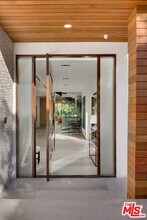 118 S Canyon View Dr in Los Angeles, CA - Building Photo - Building Photo