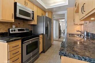 1131 Alta Loma Rd, Unit 408 in West Hollywood, CA - Building Photo - Building Photo