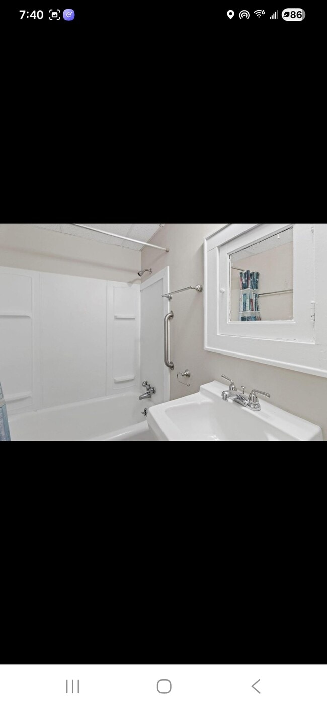 408 1/2 E Washington St, Unit Upper unit in Lake Mills, WI - Foto de edificio - Building Photo