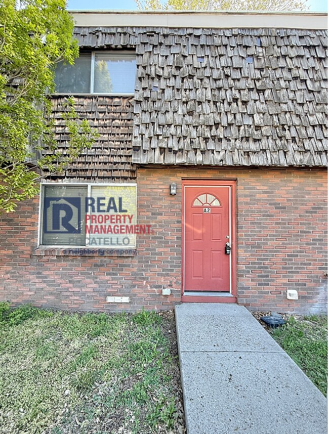 230 W Chubbuck Rd in Pocatello, ID - Building Photo - Building Photo