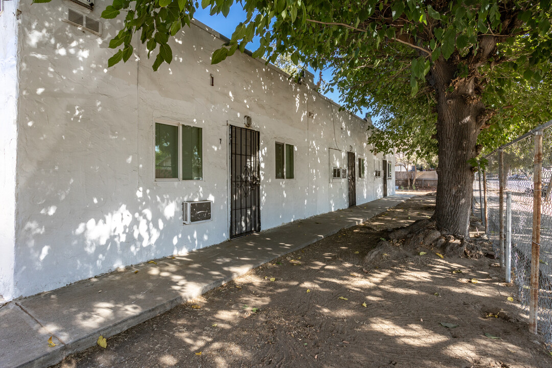 430 S Washington St in Modesto, CA - Building Photo