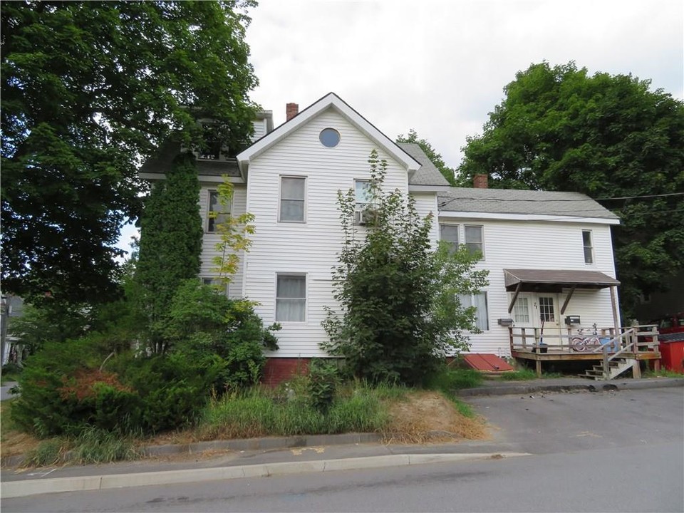 21 Gannett St in Augusta, ME - Building Photo