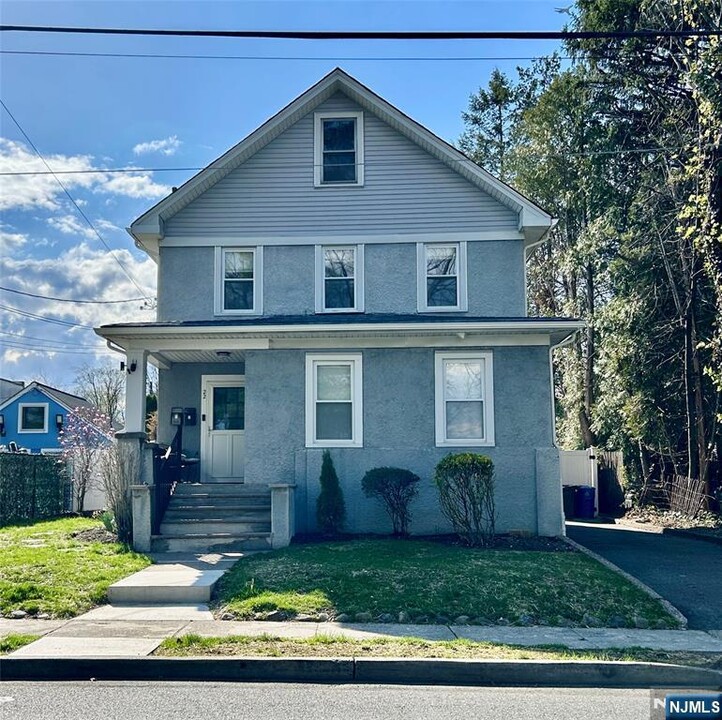 22 Walter Hammond Pl in Waldwick, NJ - Foto de edificio