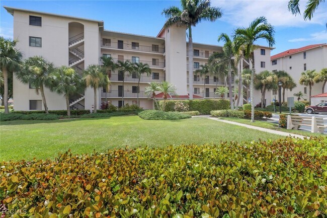 9435 Harbor Ln in Ft. Myers, FL - Building Photo - Building Photo