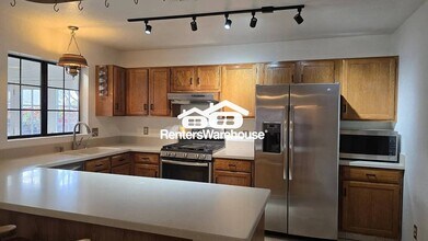 8181 N Brookshire Ct in Tucson, AZ - Foto de edificio - Building Photo