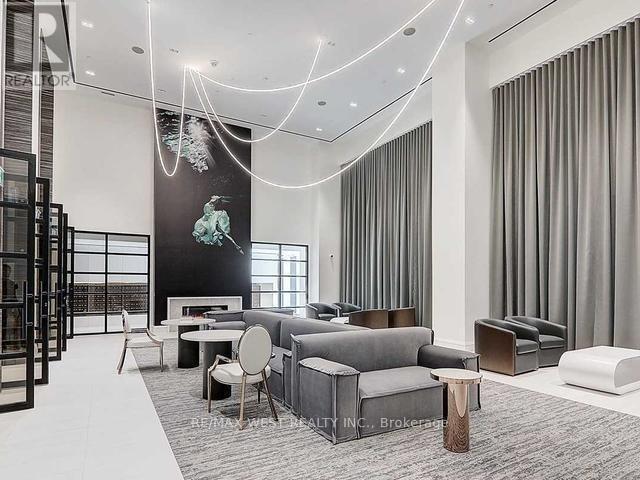 39 Roehampton Ave in Toronto, ON - Building Photo - Building Photo