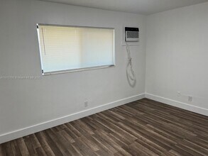 5725 Grant St in Hollywood, FL - Foto de edificio - Building Photo