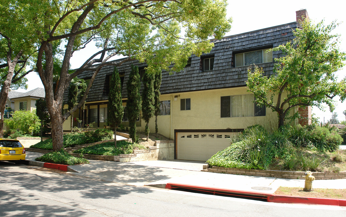 582 Palm Dr in Glendale, CA - Building Photo