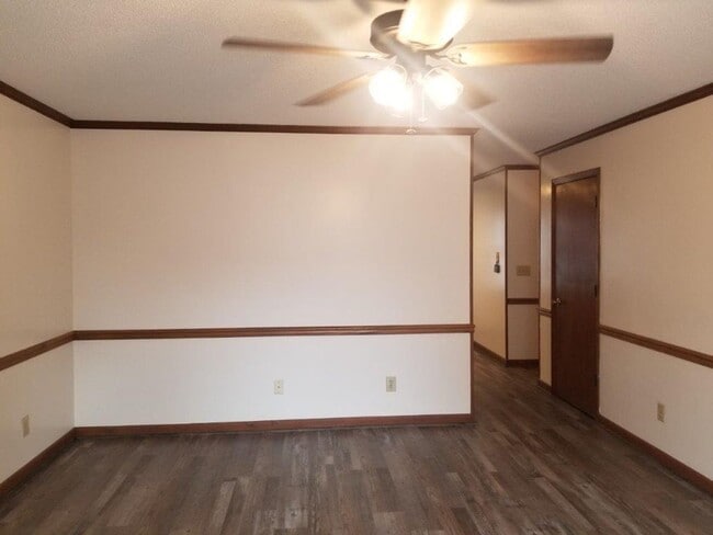 117-B E John St in Mount Olive, NC - Building Photo - Building Photo