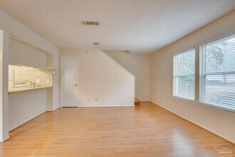 3309 Kingswood Ct in Pensacola, FL - Foto de edificio - Building Photo