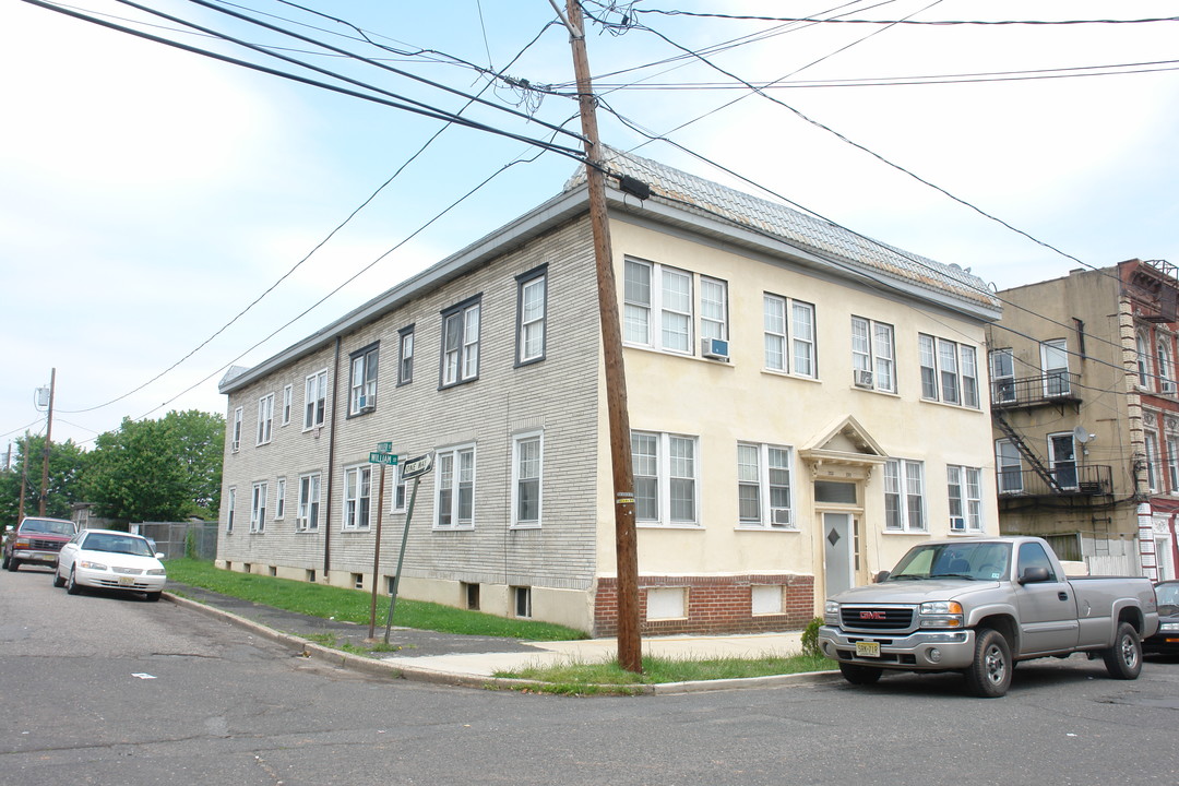 130-132 William St in Perth Amboy, NJ - Building Photo