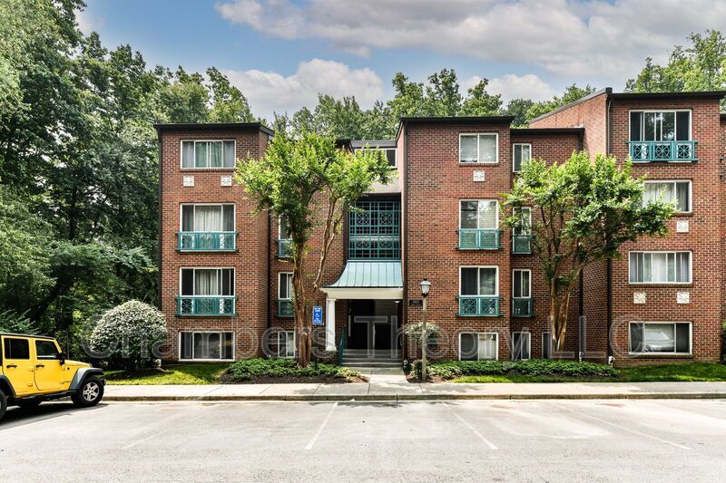 11831 Shire Ct in Reston, VA - Building Photo