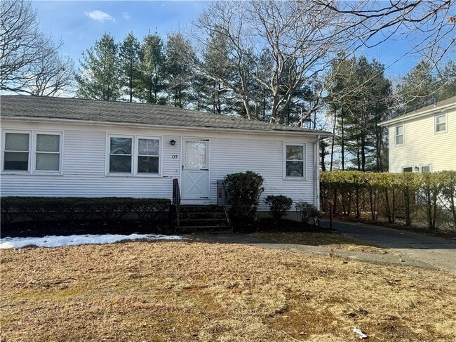 135 Rounds Ave in East Providence, RI - Building Photo - Building Photo