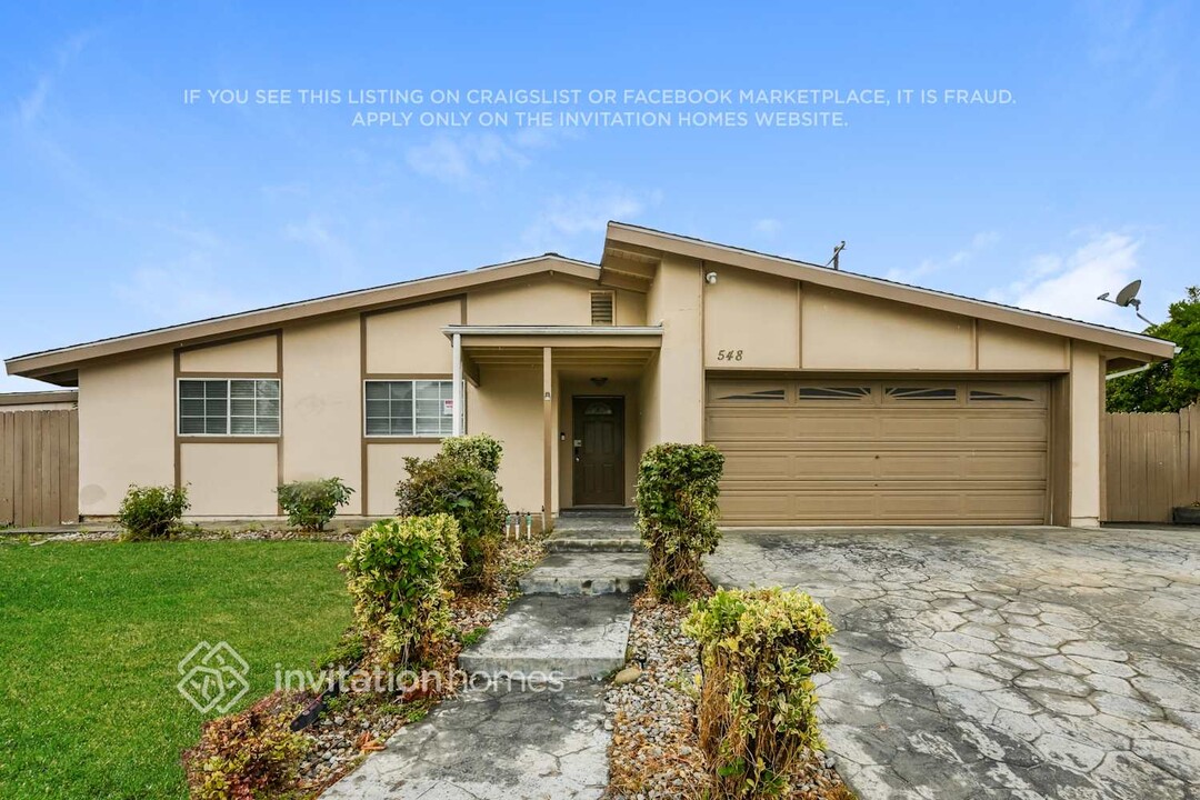 548 Galsworthy St in Thousand Oaks, CA - Foto de edificio