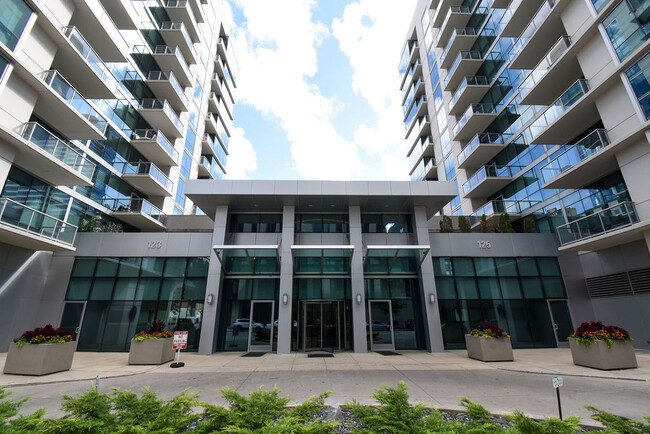 property at 123 S Green St