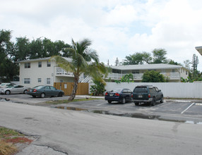 Sea Diamond Apartments in Fort Lauderdale, FL - Building Photo - Building Photo