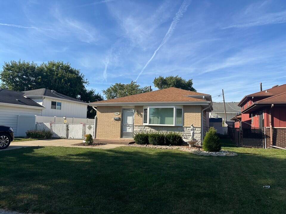 7304 174th St in Tinley Park, IL - Foto de edificio