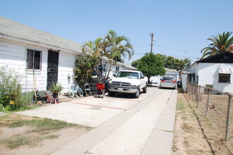 919 E 55th St in Los Angeles, CA - Building Photo - Building Photo