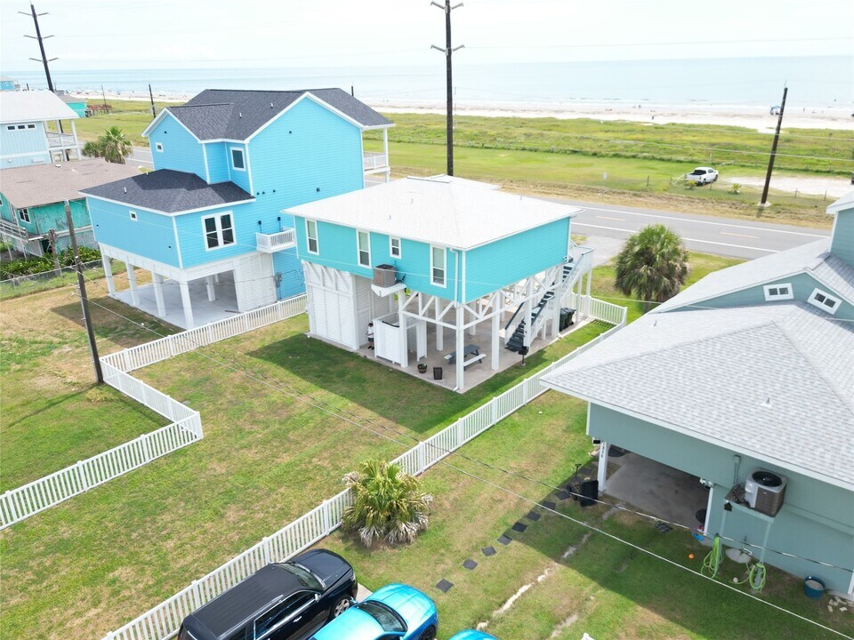 21822 Termini-San Luis Pass Rd in Galveston, TX - Building Photo