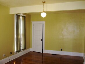 1009 SW Fillmore St, Unit 2 in Topeka, KS - Building Photo - Building Photo