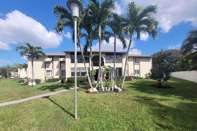 3626 La Mar Ct in Greenacres, FL - Foto de edificio