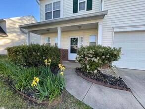 203 Stillwater Ct in Simpsonville, SC - Building Photo - Building Photo