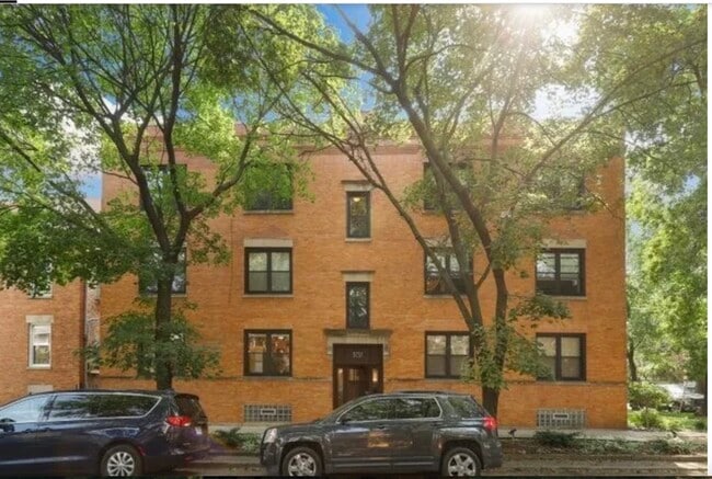 3737 N Leavitt St, Unit 3N in Chicago, IL - Foto de edificio - Building Photo