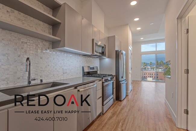 property at 453 S Kenmore Ave