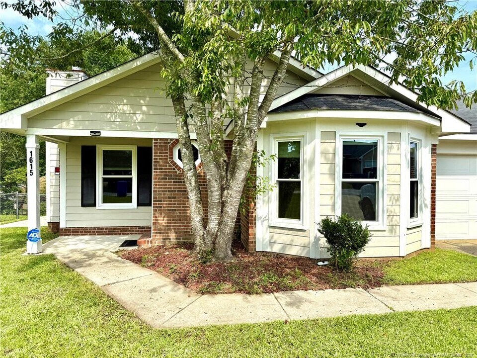 1615 Winnabow Dr in Fayetteville, NC - Building Photo