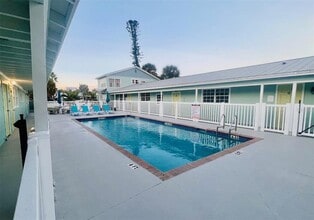 148 Cleveland Dr in Sarasota, FL - Building Photo - Building Photo