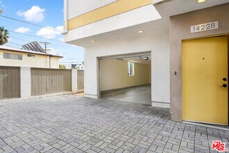14228 Sylvan St in Los Angeles, CA - Building Photo - Building Photo