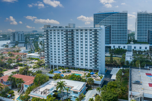 Birch Crest Condominiums in Fort Lauderdale, FL - Foto de edificio - Building Photo