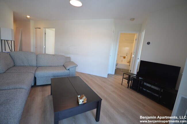 32 Webster Ave, Unit 507 in Somerville, MA - Foto de edificio - Building Photo