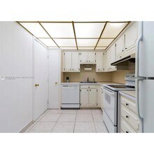 1150 Madruga Ave in Coral Gables, FL - Foto de edificio - Building Photo