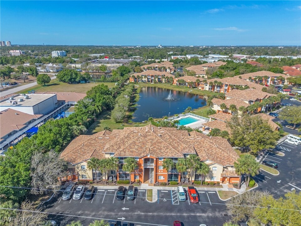 6490 Aragon Way in Ft. Myers, FL - Building Photo