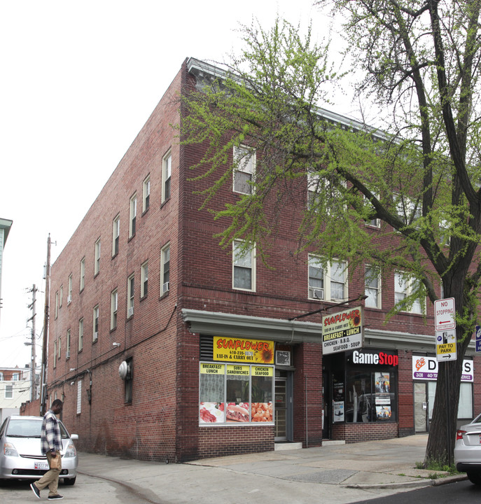 2436 N Charles St in Baltimore, MD - Building Photo