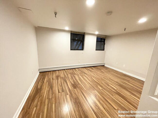 45 Hemenway St, Unit 26 in Boston, MA - Building Photo - Building Photo