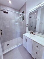 11202 NW 83rd St in Doral, FL - Building Photo