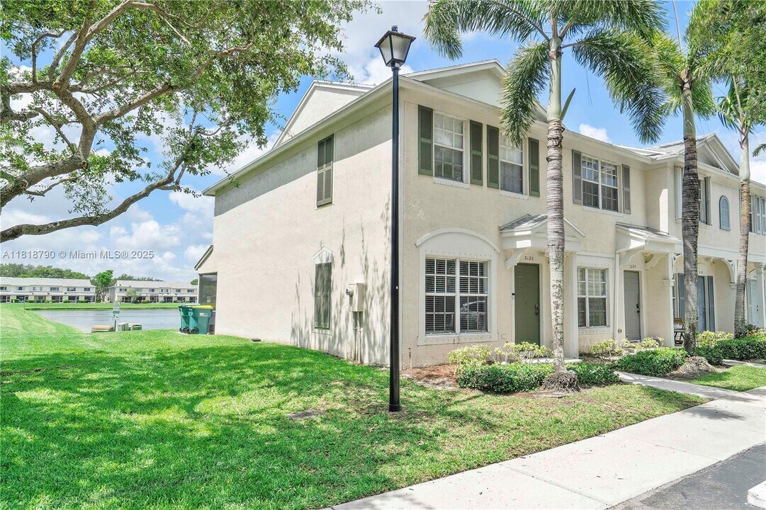 3120 SW 49th St in Fort Lauderdale, FL - Building Photo