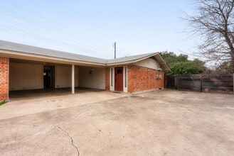 2408 Ventura Dr in Austin, TX - Building Photo - Building Photo
