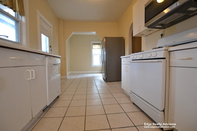 3 Washburn Ter, Unit 1 in Brookline, MA - Building Photo - Building Photo